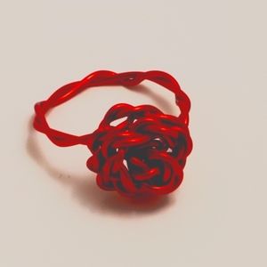 Red rose wire ring